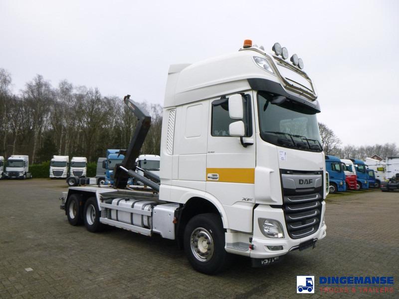 DAF XF 530 6x2 Euro 6 VDL container hook - Camion ampliroll: photos 2 DAF XF 530 6x2 Euro 6 VDL container hook - Camion ampliroll: photos 2