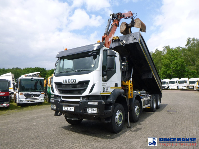 Iveco Trakker 360 Euro 6 8x4 RHD tipper + Atlas 130.2VGL - Camion grue: photos 1 Iveco Trakker 360 Euro 6 8x4 RHD tipper + Atlas 130.2VGL - Camion grue: photos 1