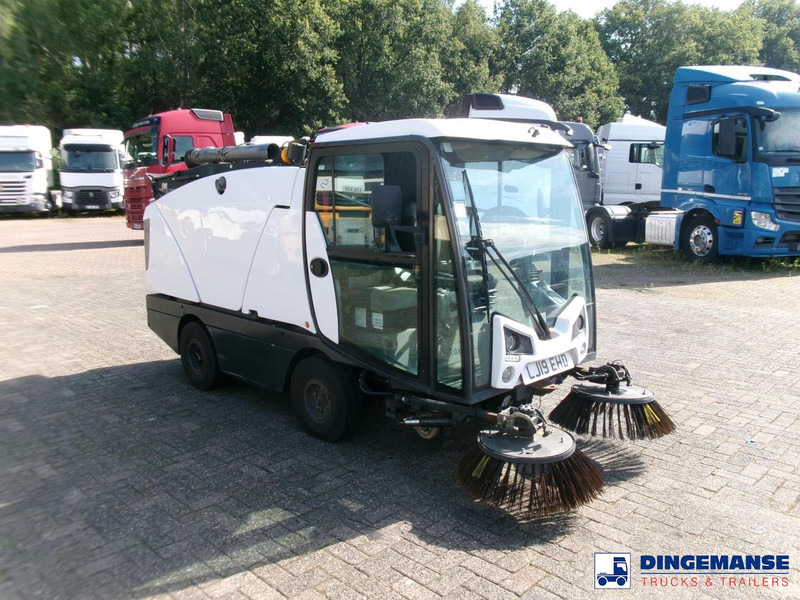 Johnston C202 compact street sweeper - Balayeuse de voirie: photos 2 Johnston C202 compact street sweeper - Balayeuse de voirie: photos 2