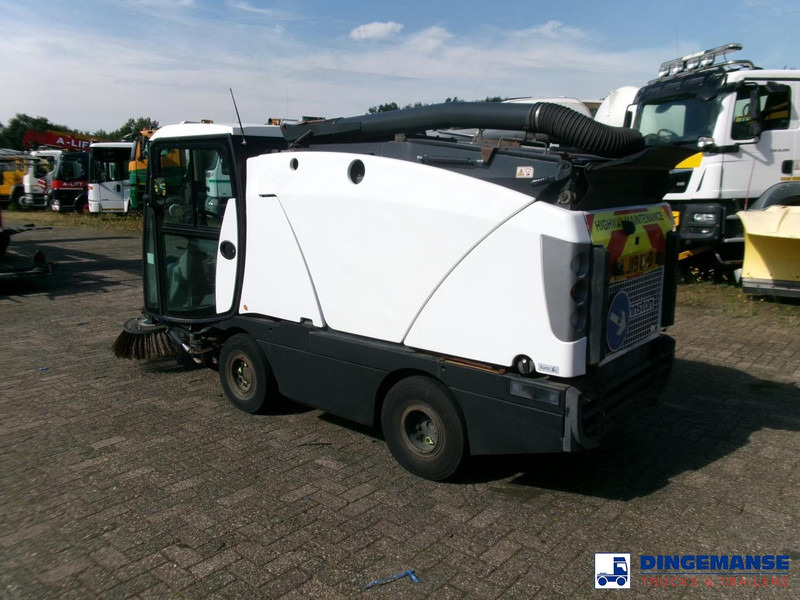 Johnston C202 compact street sweeper - Balayeuse de voirie: photos 3 Johnston C202 compact street sweeper - Balayeuse de voirie: photos 3