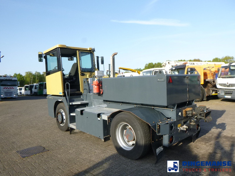 MOL RM 255 4X4 terminal drawbar tractor 150 ton - Tracteur portuaire: photos 3 MOL RM 255 4X4 terminal drawbar tractor 150 ton - Tracteur portuaire: photos 3