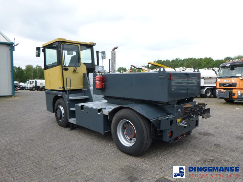 MOL RM 255 4X4 terminal drawbar tractor 150 ton - Tracteur portuaire: photos 3 MOL RM 255 4X4 terminal drawbar tractor 150 ton - Tracteur portuaire: photos 3