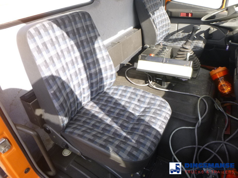 Engin de déneigement Mercedes-Benz SK 2031 4x4x4 Schmidt CJS9 airport sweeper snow plough: photos 15
