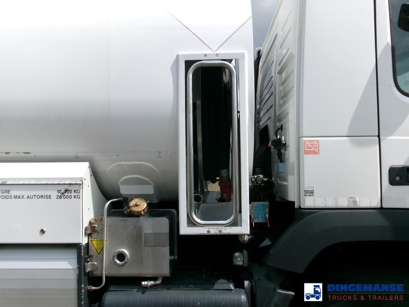 Volvo FM 380 6X2 fuel tank 20.6 m3 / 4 comp - Camion citerne: photos 5 Volvo FM 380 6X2 fuel tank 20.6 m3 / 4 comp - Camion citerne: photos 5