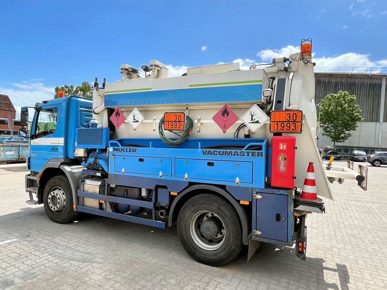 Mercedes-Benz Axor 1833 Müller 9,5m³ Saug u.Druck+HD-Spül +ADR - Camion hydrocureur: photos 2 Mercedes-Benz Axor 1833 Müller 9,5m³ Saug u.Druck+HD-Spül +ADR - Camion hydrocureur: photos 2