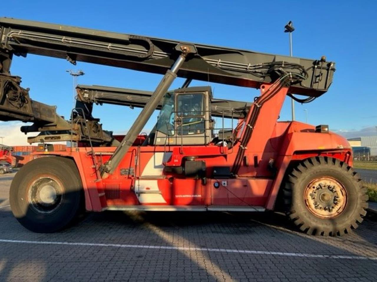 Kalmar DRF450-65S6X - Reach stacker: photos 1 Kalmar DRF450-65S6X - Reach stacker: photos 1