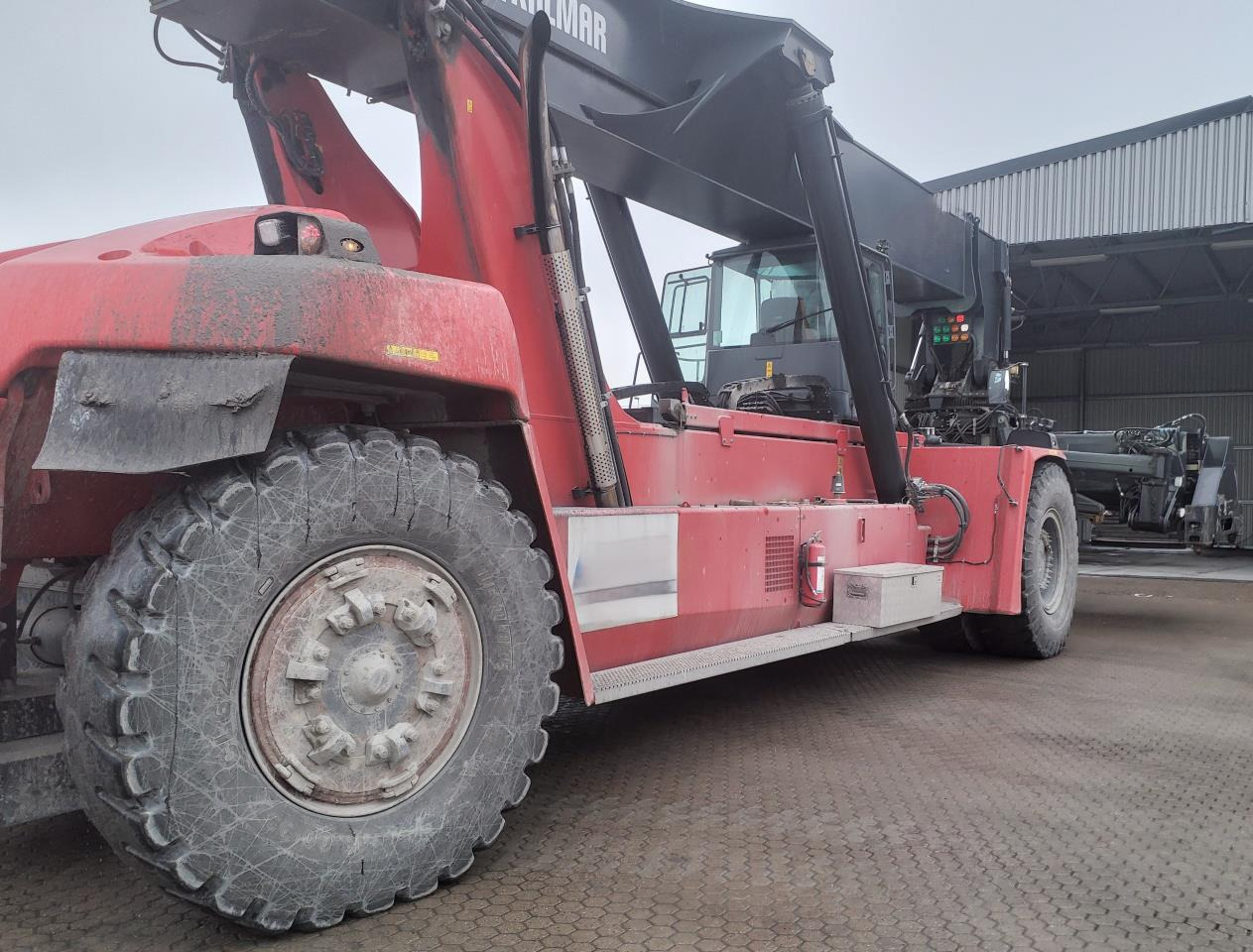 Kalmar DRG450-75C5XS - Reach stacker: photos 3 Kalmar DRG450-75C5XS - Reach stacker: photos 3