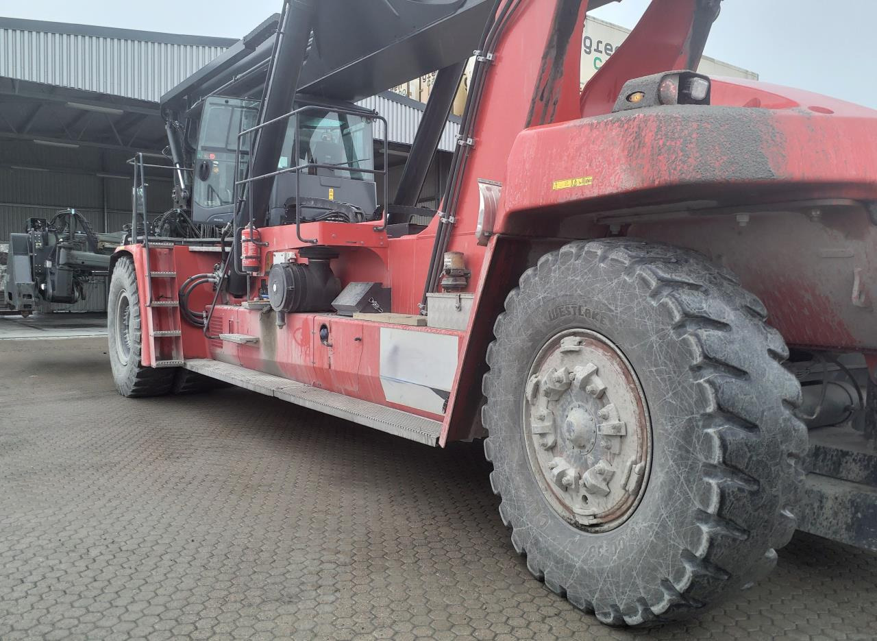Kalmar DRG450-75C5XS - Reach stacker: photos 2 Kalmar DRG450-75C5XS - Reach stacker: photos 2