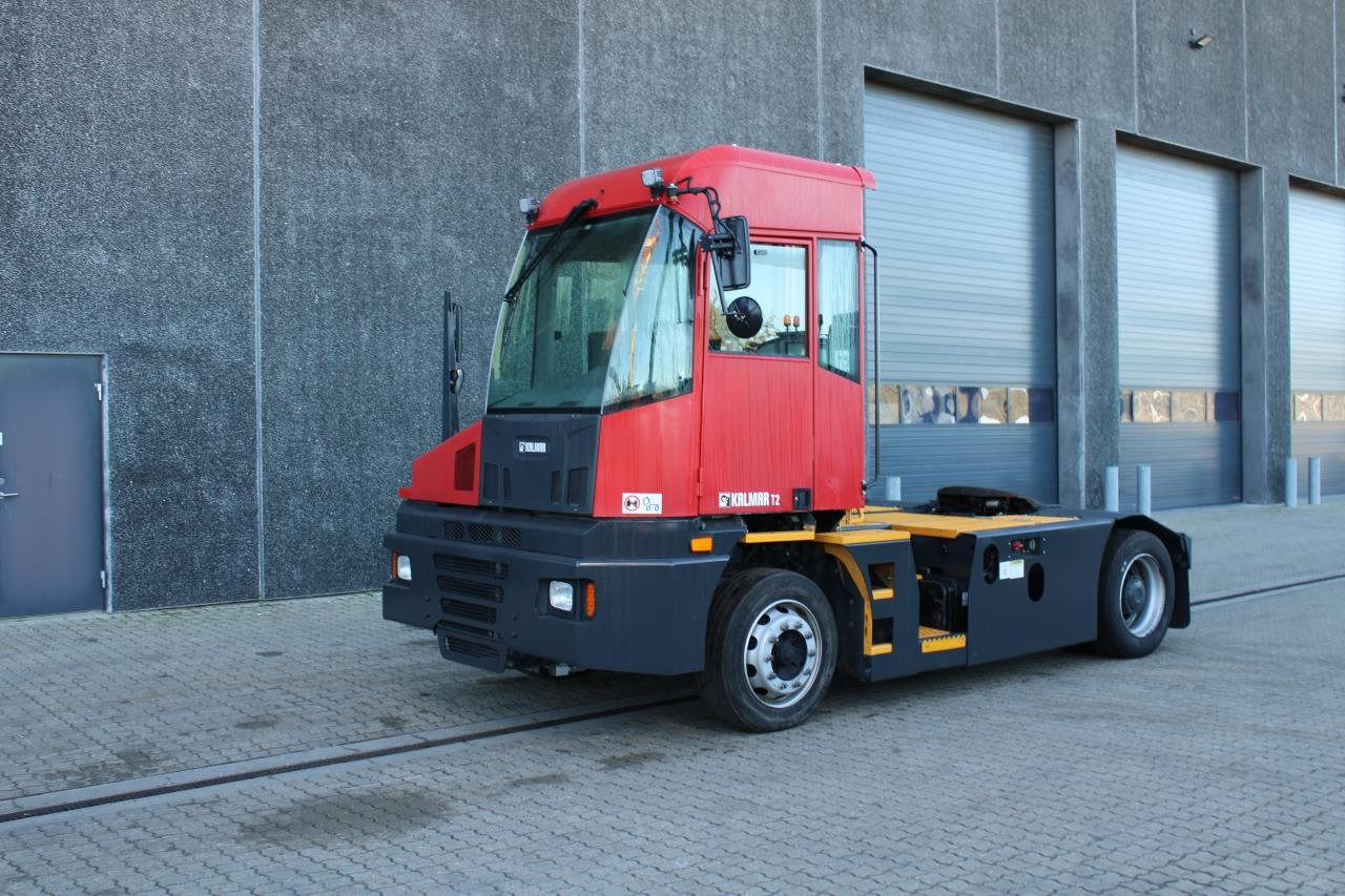 Kalmar T2I 4X2 - Tracteur portuaire: photos 2 Kalmar T2I 4X2 - Tracteur portuaire: photos 2