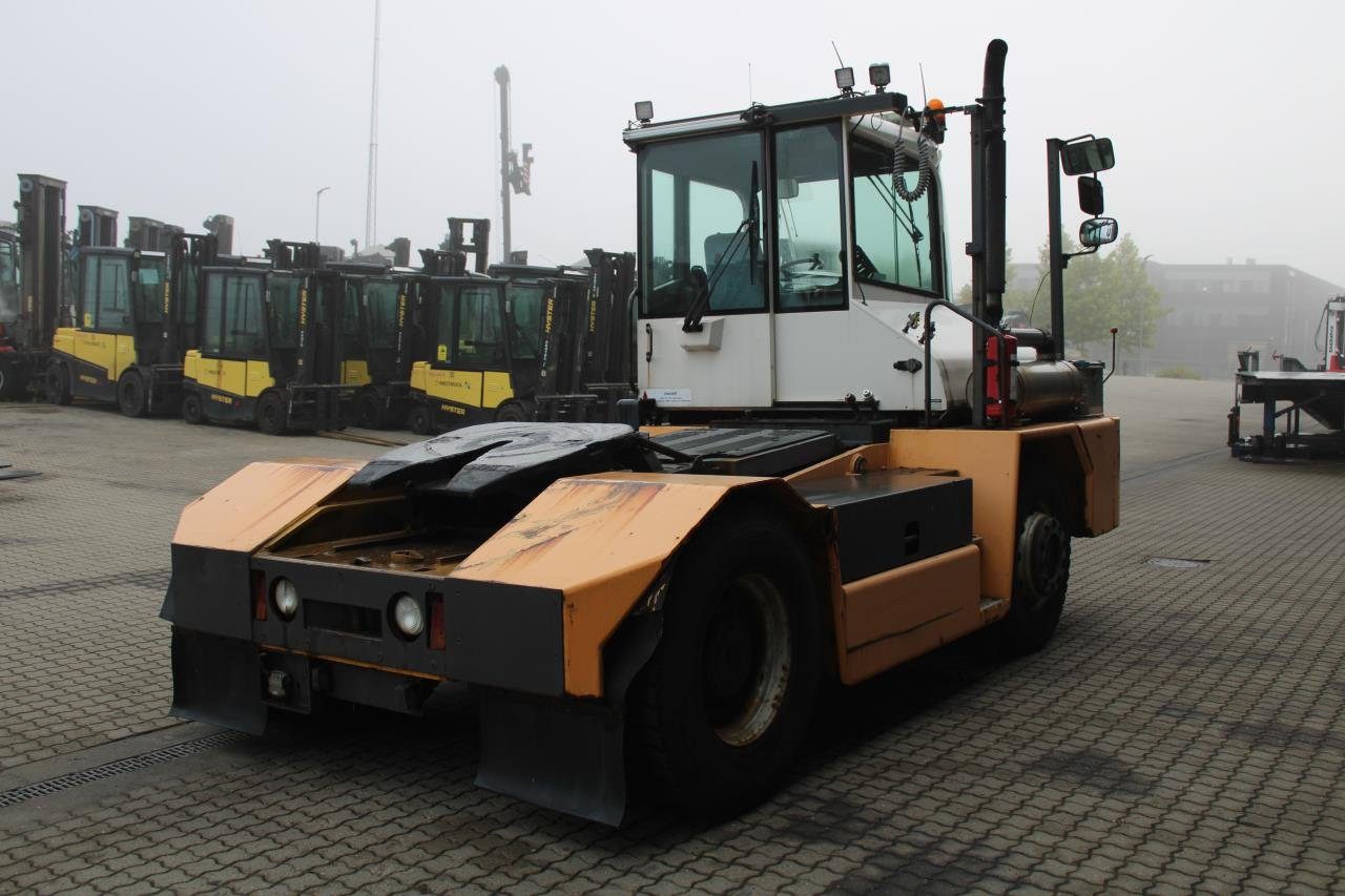 Kalmar TR618I - Tracteur portuaire: photos 3 Kalmar TR618I - Tracteur portuaire: photos 3