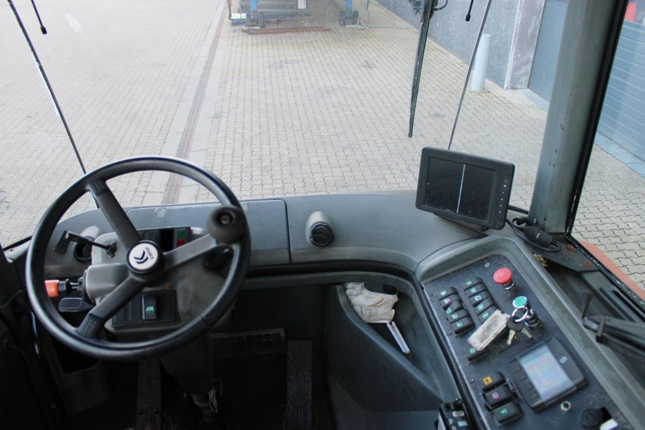 Kalmar TT618I - Tracteur portuaire: photos 4 Kalmar TT618I - Tracteur portuaire: photos 4