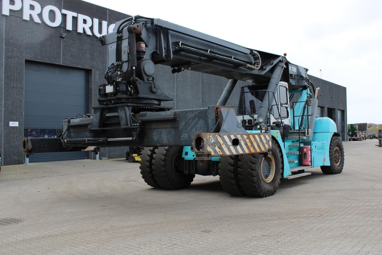 SMV 4531 TB5 - Reach stacker: photos 2 SMV 4531 TB5 - Reach stacker: photos 2