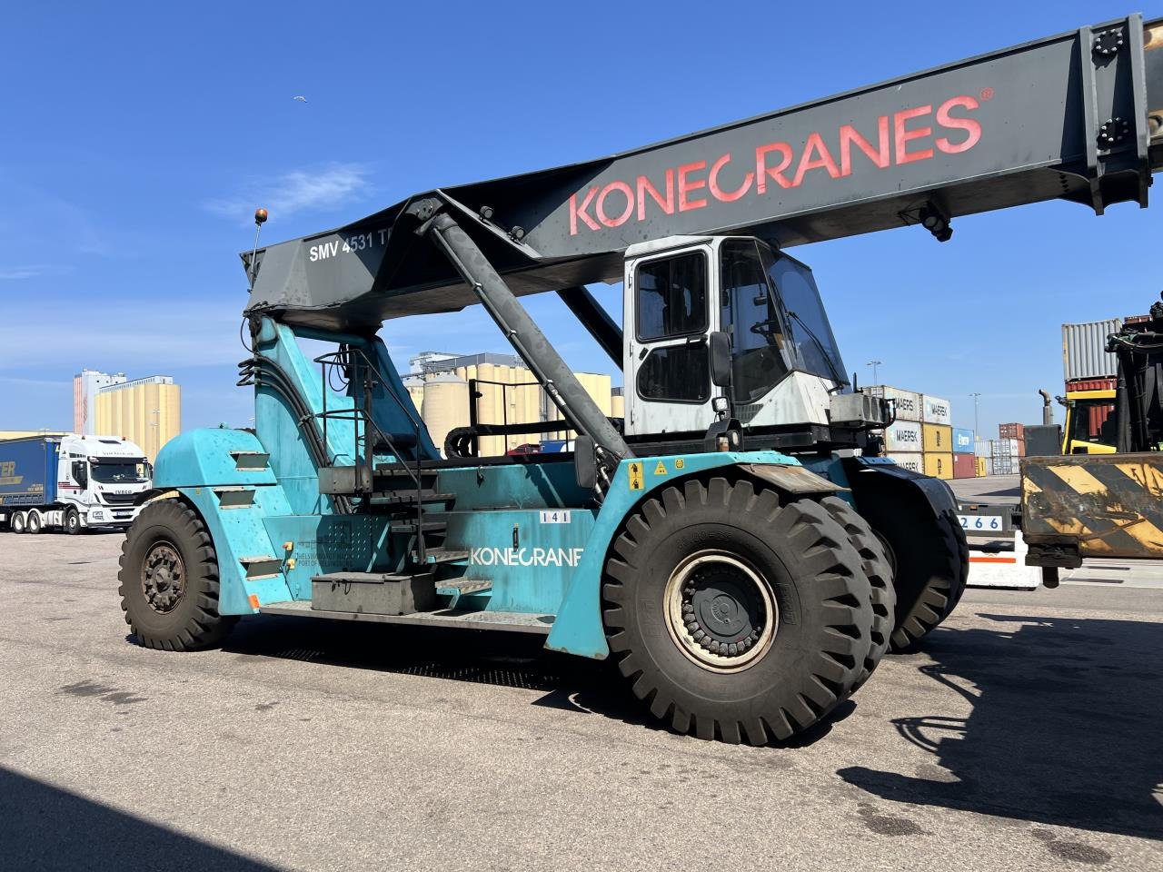 SMV 4531 TB5 - Reach stacker: photos 1 SMV 4531 TB5 - Reach stacker: photos 1
