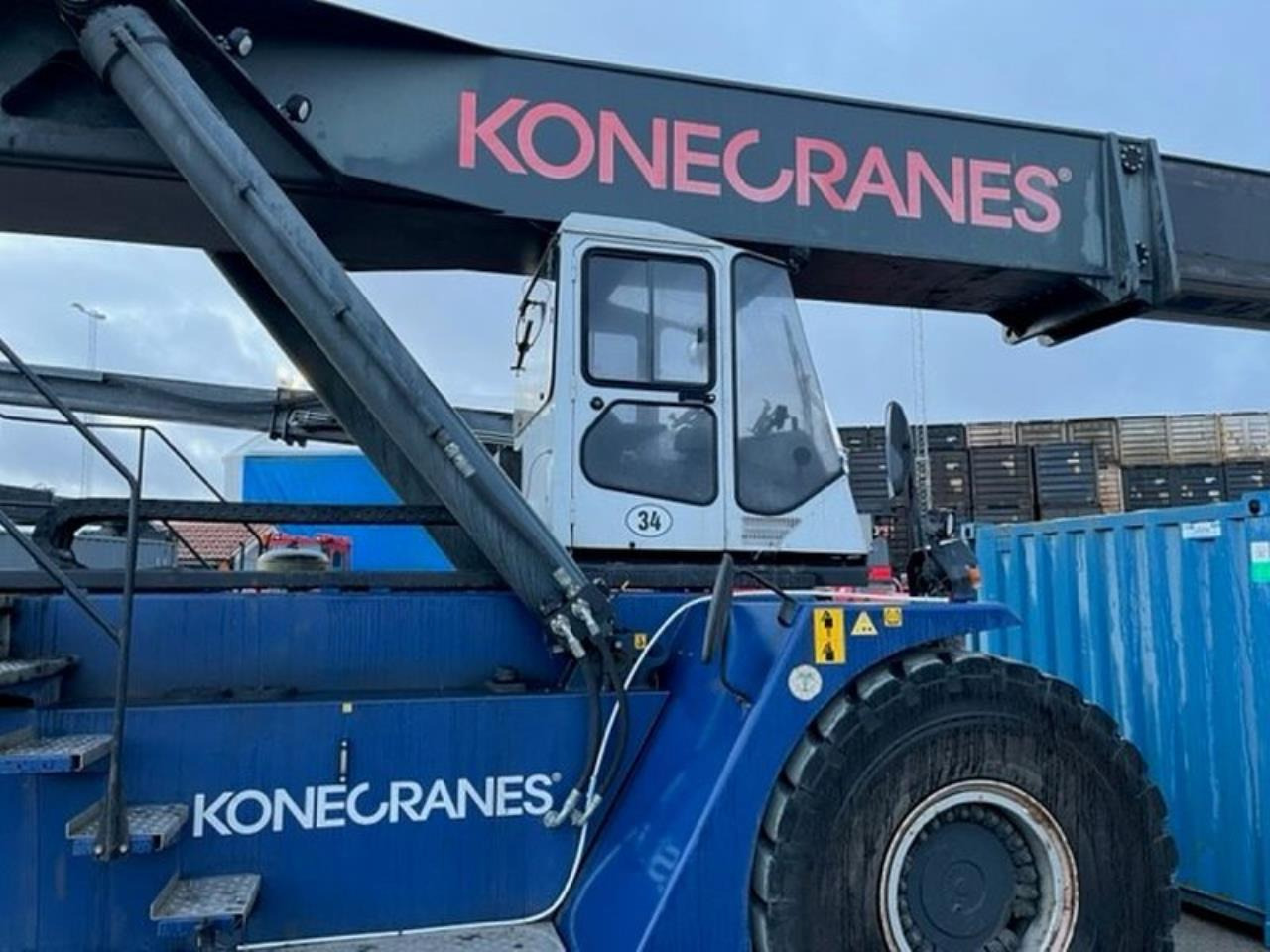 SMV 4531 TB5 - Reach stacker: photos 1 SMV 4531 TB5 - Reach stacker: photos 1