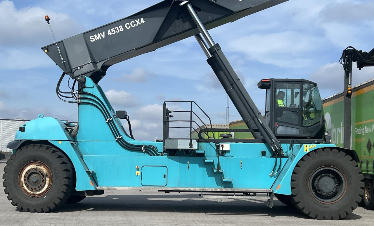 SMV 4538 CCX4 - Reach stacker: photos 2 SMV 4538 CCX4 - Reach stacker: photos 2