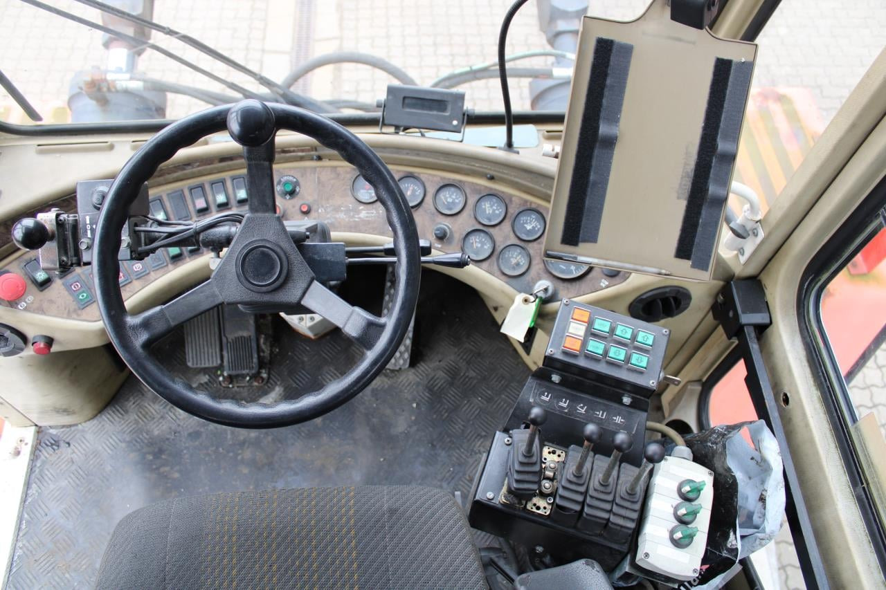 SveTruck 35120-50 - Chariot élévateur diesel: photos 4 SveTruck 35120-50 - Chariot élévateur diesel: photos 4