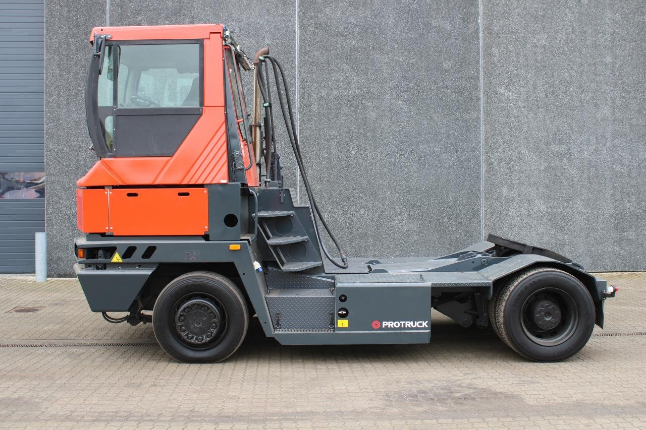 Terberg RT222 - Tracteur portuaire: photos 1 Terberg RT222 - Tracteur portuaire: photos 1
