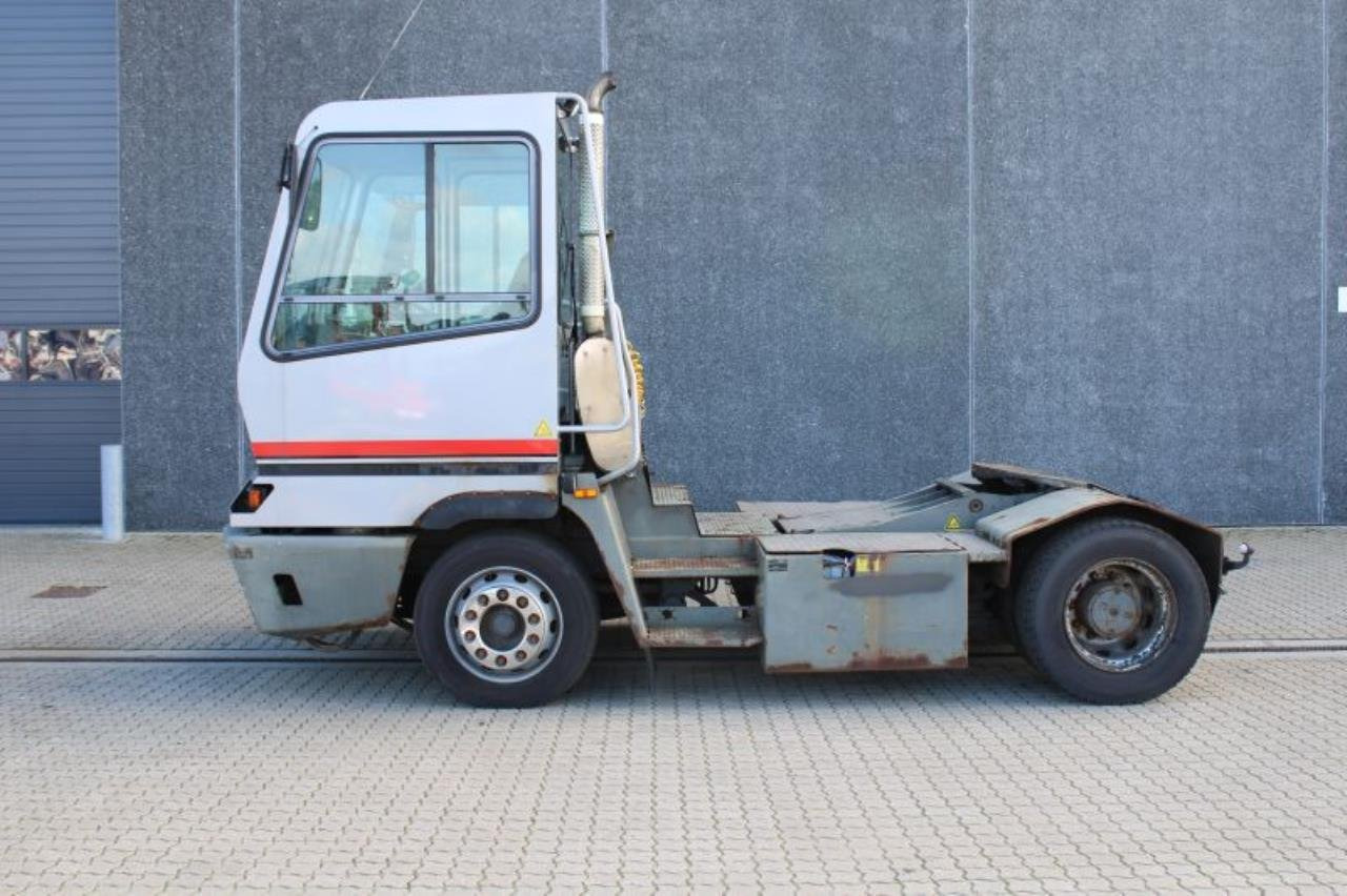 Terberg YT182 - Tracteur portuaire: photos 1 Terberg YT182 - Tracteur portuaire: photos 1