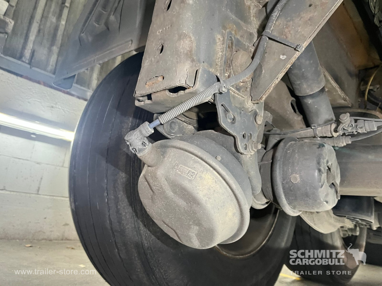 KRONE Auflieger Curtainsider Standard Forklift holder - Semi-remorque rideaux coulissants: photos 2 KRONE Auflieger Curtainsider Standard Forklift holder - Semi-remorque rideaux coulissants: photos 2