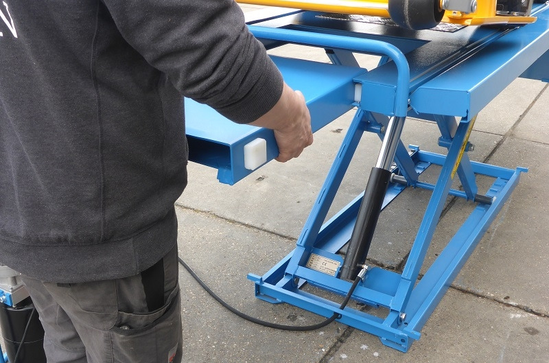 ASM0704H mower lift table - 1 meter wide table and ramp - Équipement de garage: photos 3 ASM0704H mower lift table - 1 meter wide table and ramp - Équipement de garage: photos 3