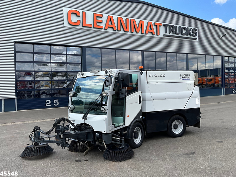 Bucher Citycat 2020 with 3-rd brush - Balayeuse de voirie: photos 2 Bucher Citycat 2020 with 3-rd brush - Balayeuse de voirie: photos 2
