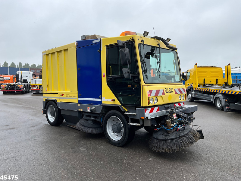 Dulevo 5020 S with 3-rd brush - Balayeuse de voirie: photos 5 Dulevo 5020 S with 3-rd brush - Balayeuse de voirie: photos 5