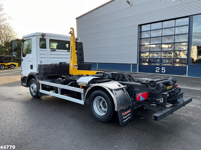 MAN TGL 12.250 Palfinger haakarmsysteem - Camion ampliroll: photos 4 MAN TGL 12.250 Palfinger haakarmsysteem - Camion ampliroll: photos 4