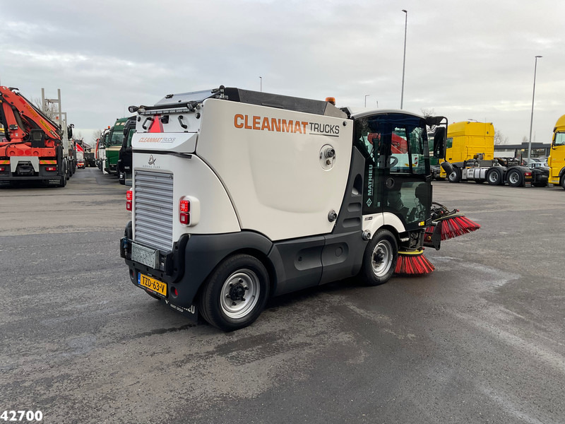 Mathieu MC 210 Azura Flex Euro 6 Stage 5 with 3-rd brush - Balayeuse de voirie: photos 4 Mathieu MC 210 Azura Flex Euro 6 Stage 5 with 3-rd brush - Balayeuse de voirie: photos 4