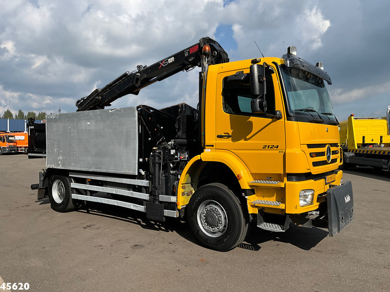 Mercedes-Benz Axor 2124 AK 4x4 Hiab 12 Tonmeter laadkraan Just 208.719 km! - Camion benne, Camion grue: photos 4 Mercedes-Benz Axor 2124 AK 4x4 Hiab 12 Tonmeter laadkraan Just 208.719 km! - Camion benne, Camion grue: photos 4