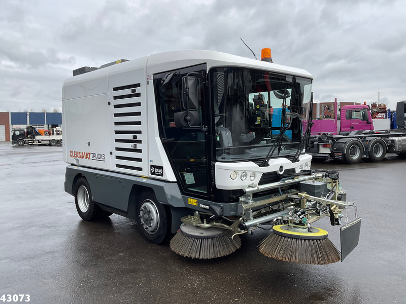 Ravo 540 STH Euro 6 with 3-rd brush - Balayeuse de voirie: photos 4 Ravo 540 STH Euro 6 with 3-rd brush - Balayeuse de voirie: photos 4