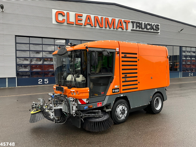 Ravo 580 with 3-rd brush - Balayeuse de voirie: photos 3 Ravo 580 with 3-rd brush - Balayeuse de voirie: photos 3