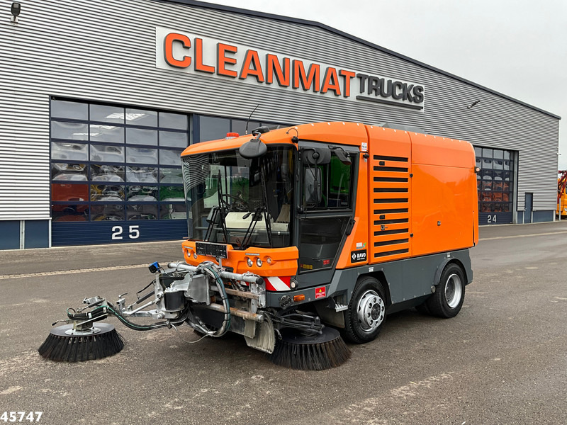 Ravo 580 with 3-rd brush - Balayeuse de voirie: photos 2 Ravo 580 with 3-rd brush - Balayeuse de voirie: photos 2