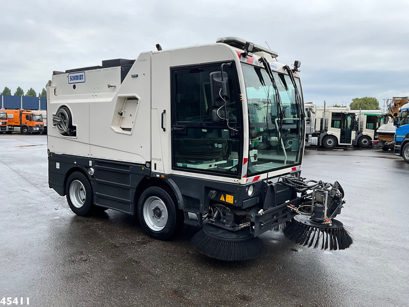 Schmidt Cleango 500 Compact Euro 6 with 3-rd brush - Balayeuse de voirie: photos 3 Schmidt Cleango 500 Compact Euro 6 with 3-rd brush - Balayeuse de voirie: photos 3