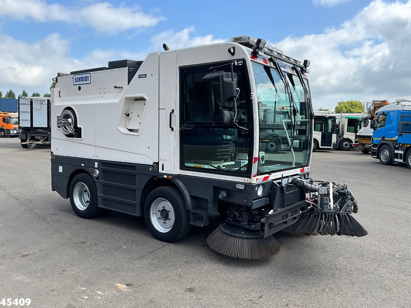 Schmidt Cleango 500 Compact Euro 6 with 3-rd brush - Balayeuse de voirie: photos 3 Schmidt Cleango 500 Compact Euro 6 with 3-rd brush - Balayeuse de voirie: photos 3