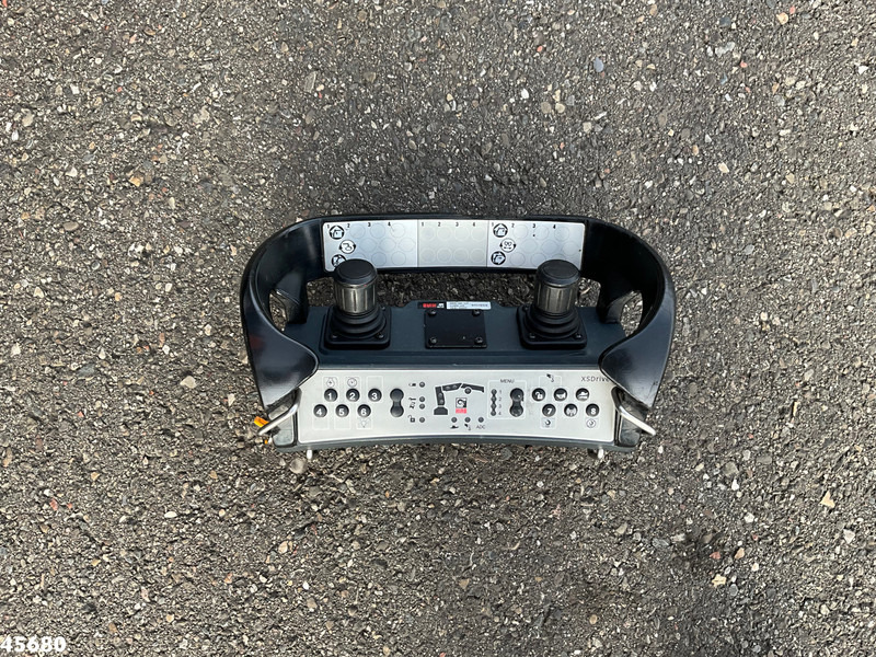 Camion grue Volvo FM 420 Euro 6 8x2 Hiab 40 Tonmeter laadkraan Just 193.727 km!: photos 15 Camion grue Volvo FM 420 Euro 6 8x2 Hiab 40 Tonmeter laadkraan Just 193.727 km!: photos 15