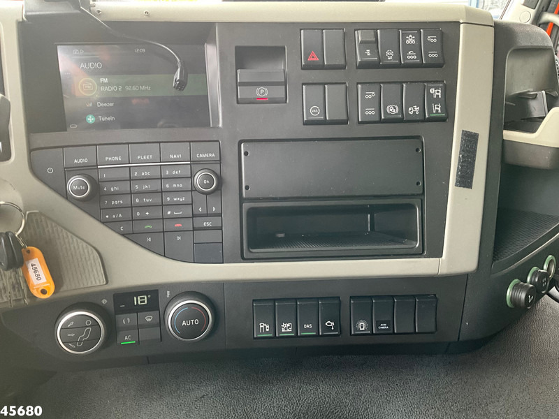 Camion grue Volvo FM 420 Euro 6 8x2 Hiab 40 Tonmeter laadkraan Just 193.727 km!: photos 20 Camion grue Volvo FM 420 Euro 6 8x2 Hiab 40 Tonmeter laadkraan Just 193.727 km!: photos 20