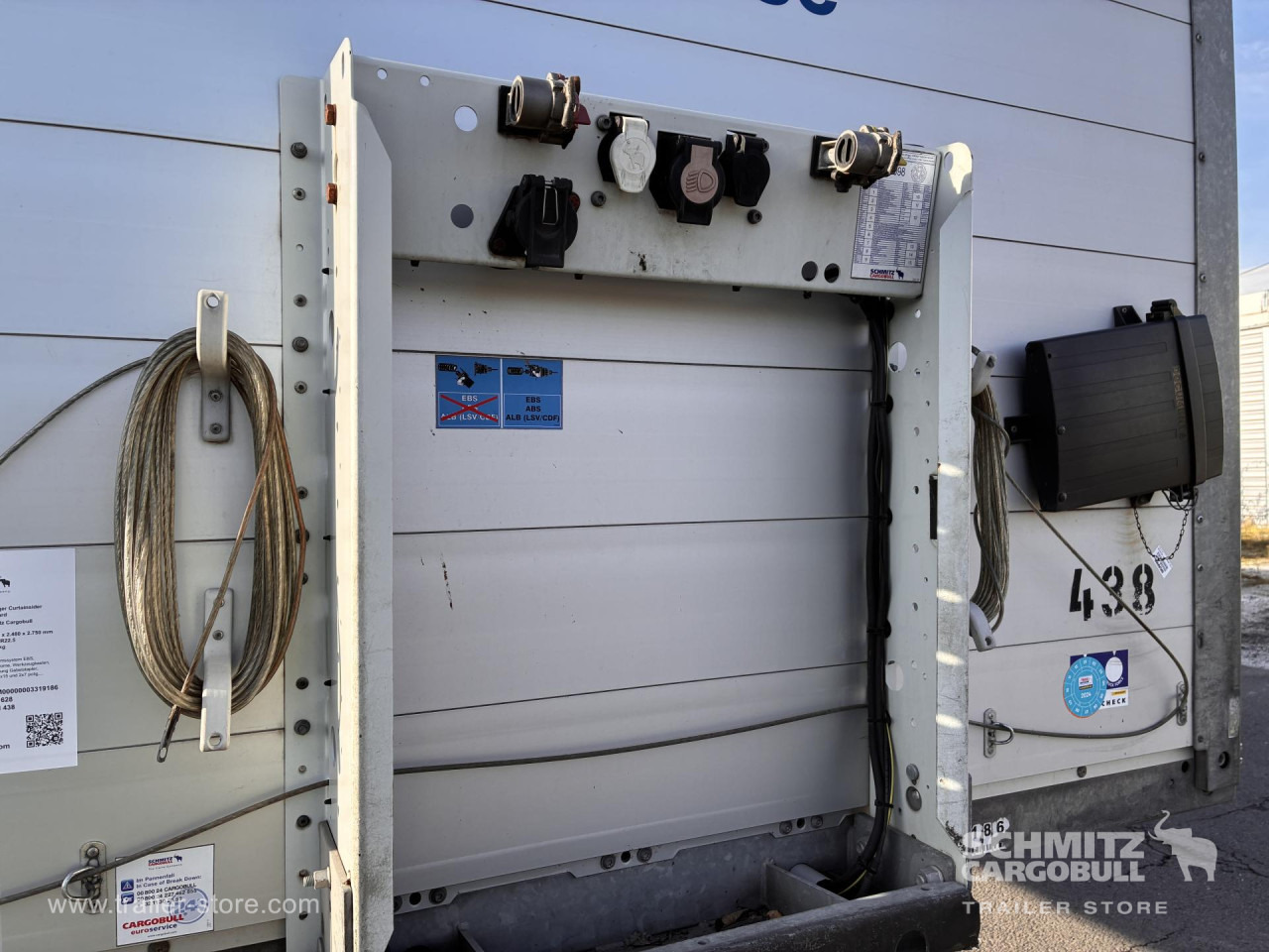 SCHMITZ Auflieger Curtainsider Standard Forklift holder - Semi-remorque rideaux coulissants: photos 3 SCHMITZ Auflieger Curtainsider Standard Forklift holder - Semi-remorque rideaux coulissants: photos 3