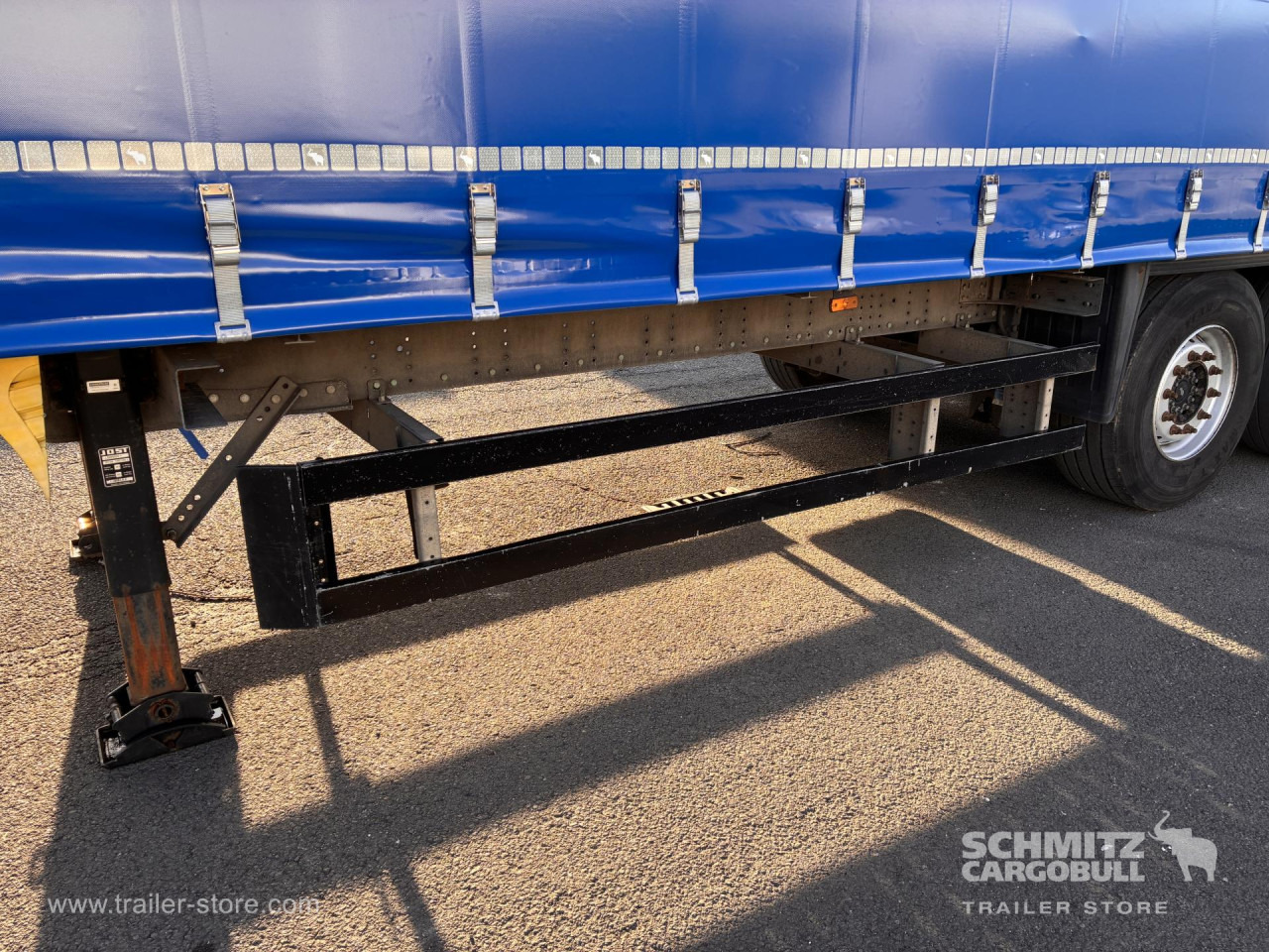 SCHMITZ Auflieger Curtainsider Standard Forklift holder - Semi-remorque rideaux coulissants: photos 5 SCHMITZ Auflieger Curtainsider Standard Forklift holder - Semi-remorque rideaux coulissants: photos 5