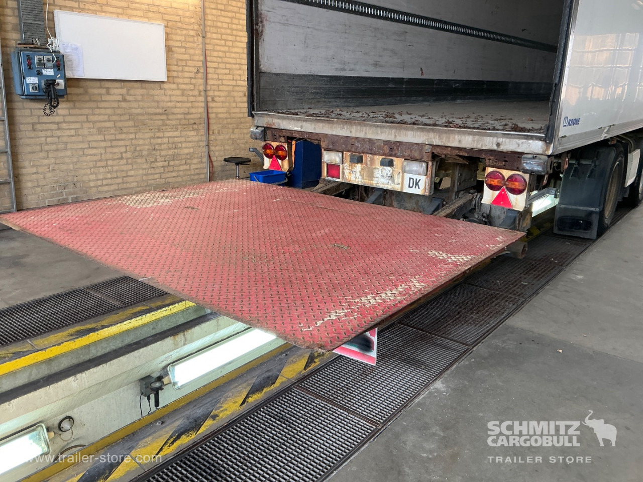 KRONE Dryfreight Standard Taillift - Semi-remorque fourgon: photos 3 KRONE Dryfreight Standard Taillift - Semi-remorque fourgon: photos 3