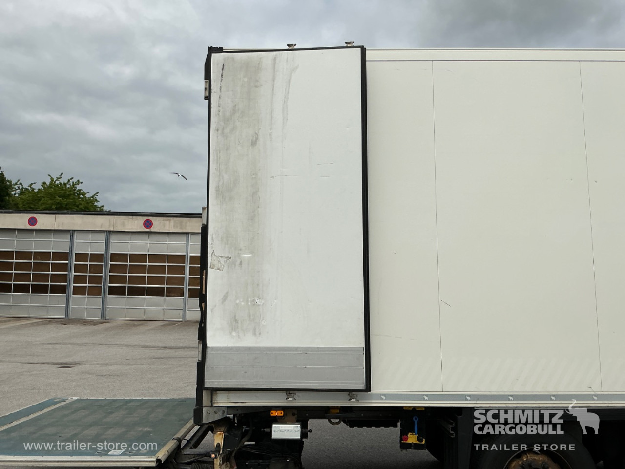 Semi-remorque isothermique SCHMITZ Reefer Multitemp Double deck Taillift: photos 13