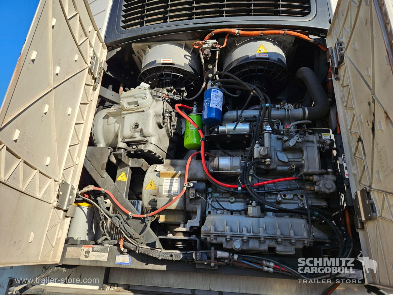 SCHMITZ Reefer Multitemp Taillift - Semi-remorque isothermique: photos 2 SCHMITZ Reefer Multitemp Taillift - Semi-remorque isothermique: photos 2