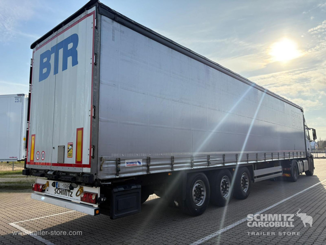 SCHMITZ Curtainsider Standard - Semi-remorque rideaux coulissants: photos 1 SCHMITZ Curtainsider Standard - Semi-remorque rideaux coulissants: photos 1