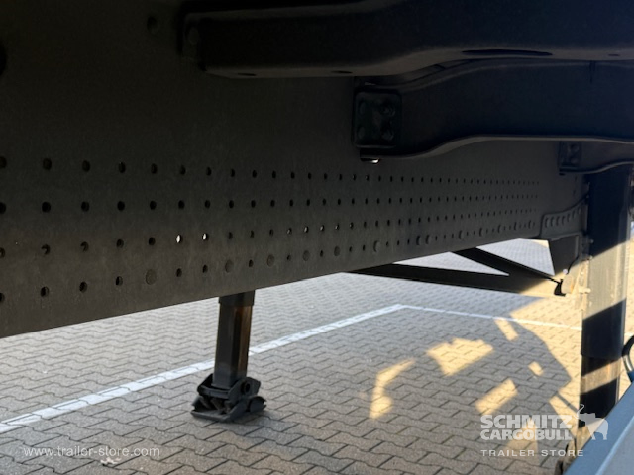 SCHMITZ Oplegger Kasten Standard - Semi-remorque fourgon: photos 3 SCHMITZ Oplegger Kasten Standard - Semi-remorque fourgon: photos 3