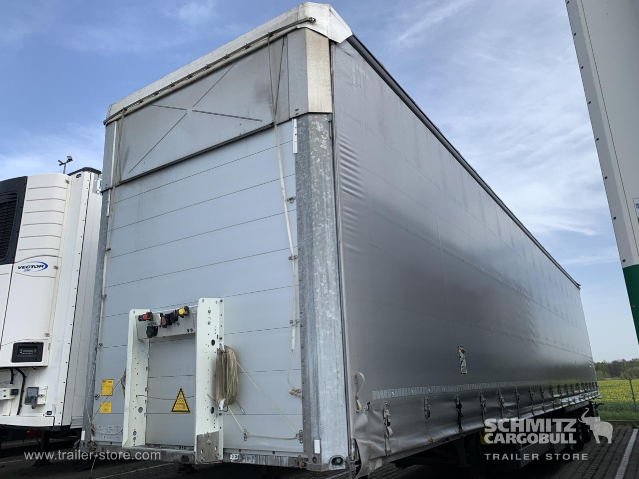 SCHMITZ Curtainsider Mega - Semi-remorque rideaux coulissants: photos 1 SCHMITZ Curtainsider Mega - Semi-remorque rideaux coulissants: photos 1