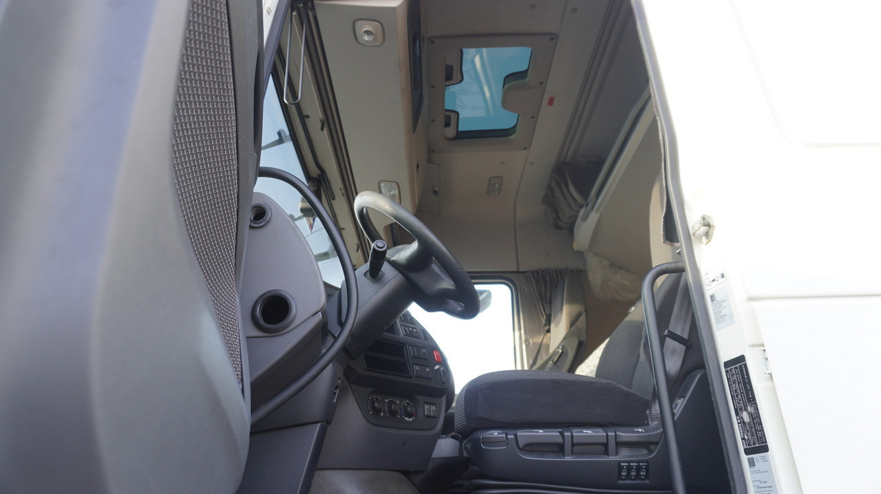 Camion fourgon DAF XF 410 EURO 6 /410 HP / 20 EPAL / Dhollandia lift 1500 kg: photos 15 Camion fourgon DAF XF 410 EURO 6 /410 HP / 20 EPAL / Dhollandia lift 1500 kg: photos 15