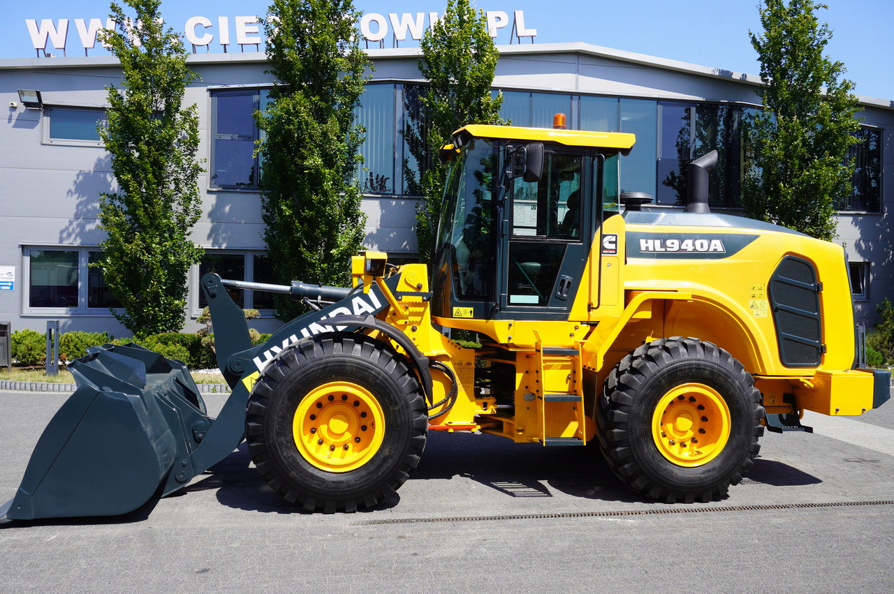 HYUNDAI HL940A articulated loader / year 2021 / weight 13.5t year of production 2021 - Chargeuse sur pneus: photos 3 HYUNDAI HL940A articulated loader / year 2021 / weight 13.5t year of production 2021 - Chargeuse sur pneus: photos 3