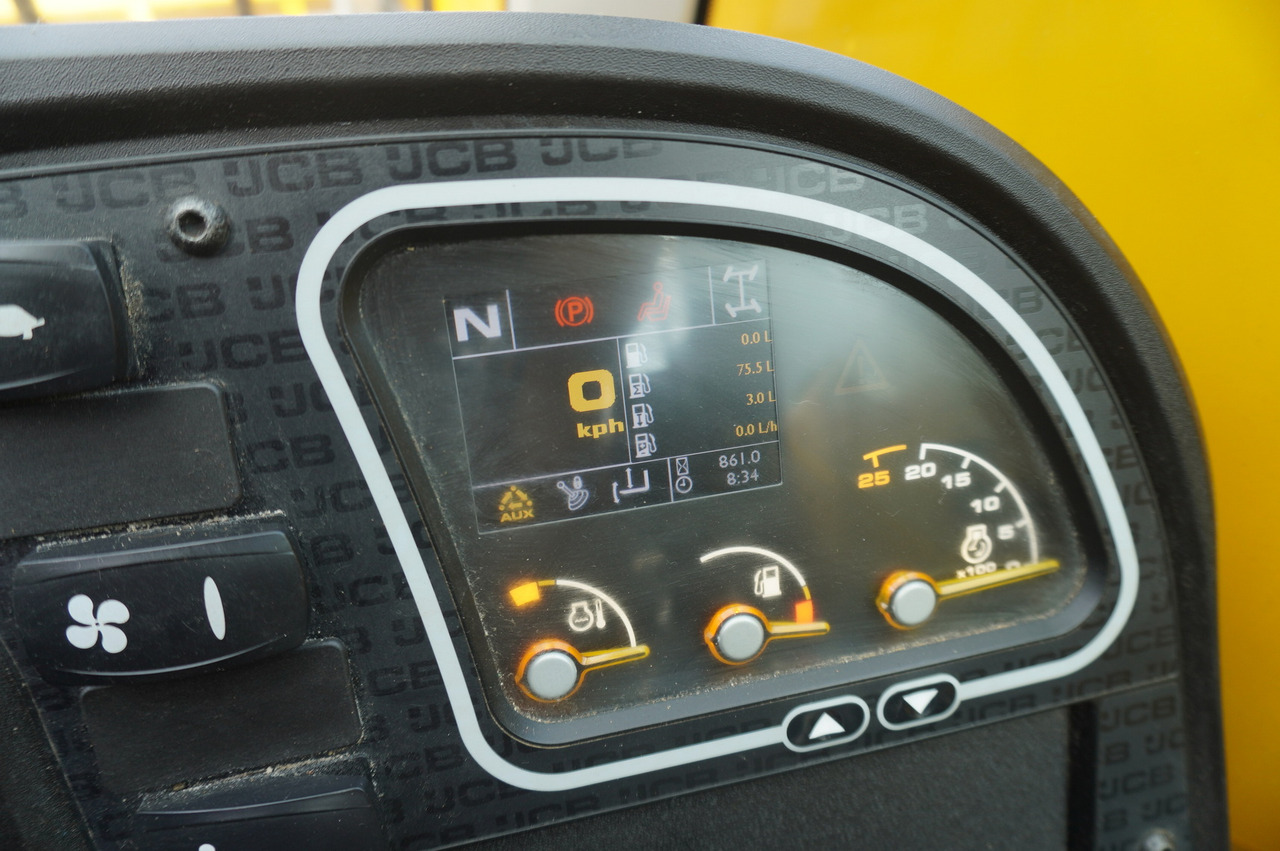 JCB 525-60T5 / 2022 / 860 MTH! / 2.5 T / Reach 6 m / joystick - Chargeuse sur pneus télescopique: photos 2 JCB 525-60T5 / 2022 / 860 MTH! / 2.5 T / Reach 6 m / joystick - Chargeuse sur pneus télescopique: photos 2