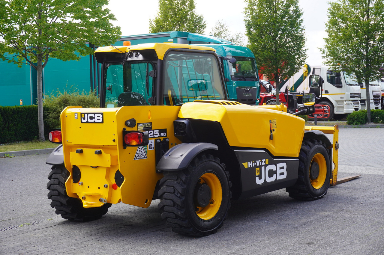 JCB 525-60T5 / 2022 / 860 MTH! / 2.5 T / Reach 6 m / joystick - Chariot télescopique: photos 5 JCB 525-60T5 / 2022 / 860 MTH! / 2.5 T / Reach 6 m / joystick - Chariot télescopique: photos 5