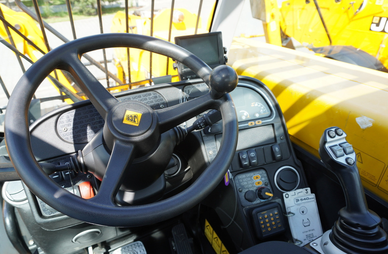 JCB 540-200 Telescopic Loader / 20 m reach / joystick / 2 units - Chargeuse sur pneus télescopique: photos 4 JCB 540-200 Telescopic Loader / 20 m reach / joystick / 2 units - Chargeuse sur pneus télescopique: photos 4