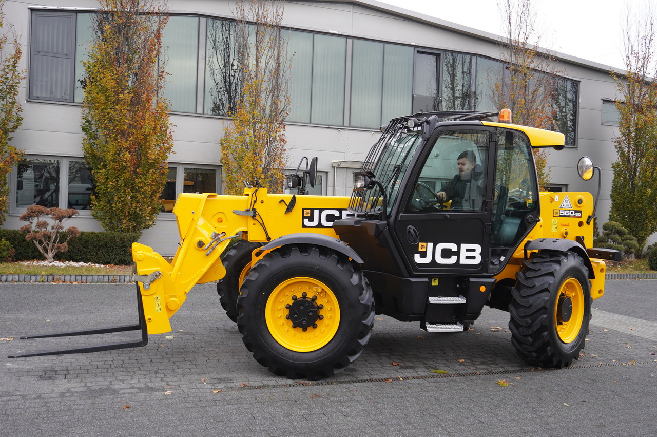 JCB 560-80 / 6 ton lifting capacity / power 146 HP - Chargeuse sur pneus télescopique: photos 4 JCB 560-80 / 6 ton lifting capacity / power 146 HP - Chargeuse sur pneus télescopique: photos 4